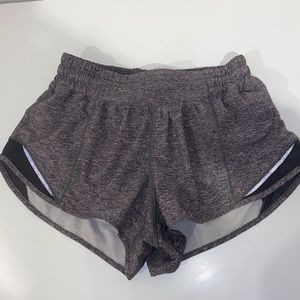 lululemon hotty hot low rise short 2.5 inch